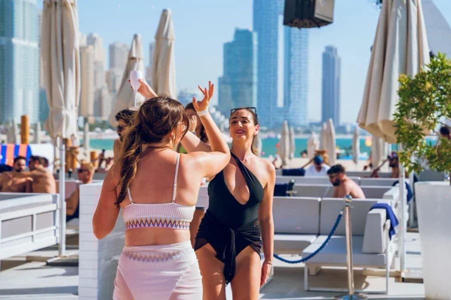 Discover the top clubs in Dubai and enjoy yourself in the city’s electrifying nightlife