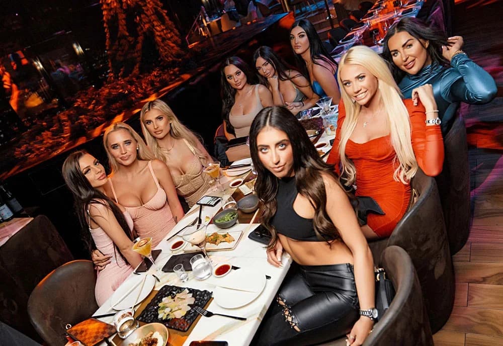 Discover the magic of Dubai dinner shows