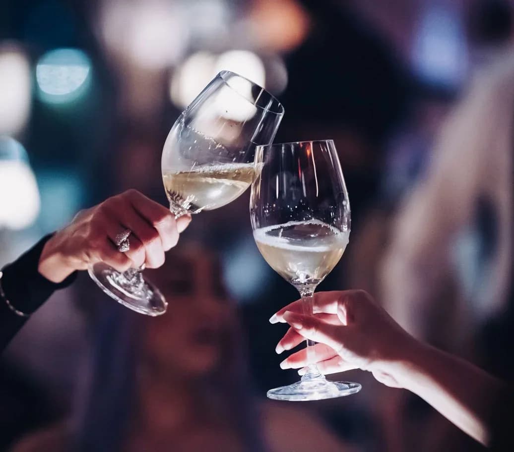 Vibrant Bar Culture in Dubai: A Warm Welcome Awaits For You