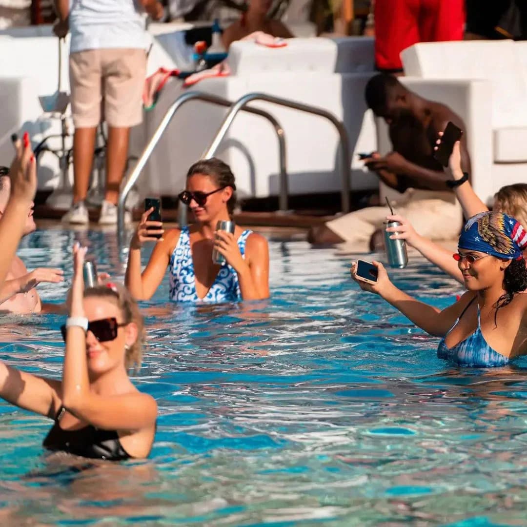 Best Pool Parties in Dubai – Dive into Unforgettable Fun and Excitement